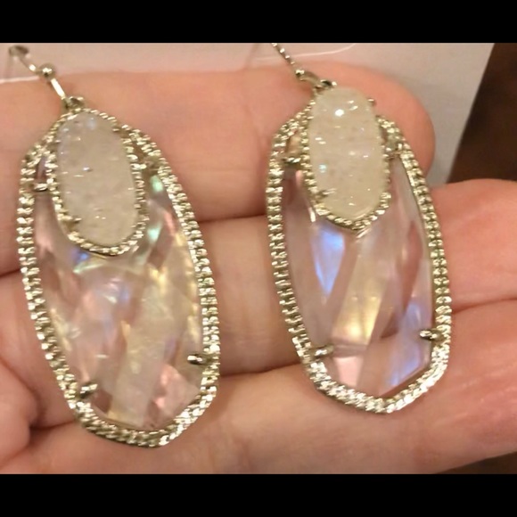Kendra Scott Emmy Earrings - Picture 14 of 15